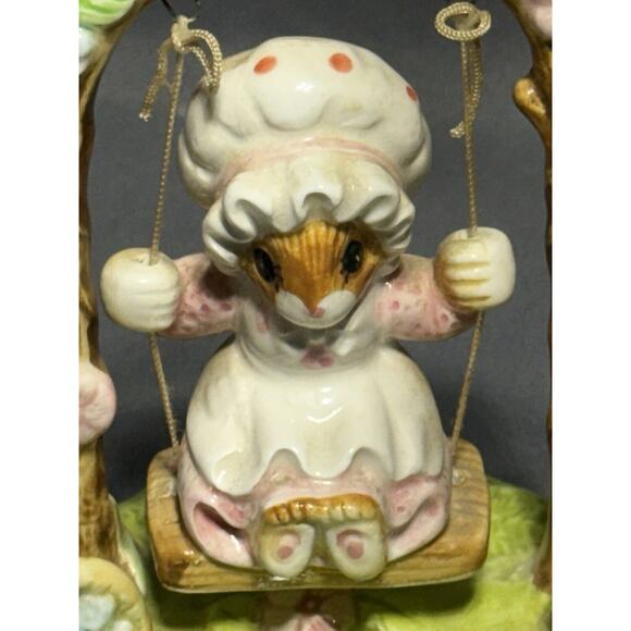 Vintage 6.5" Summer Swing Mouse Music Box What a Beautiful Morning Priscilla - Picture 3 of 8